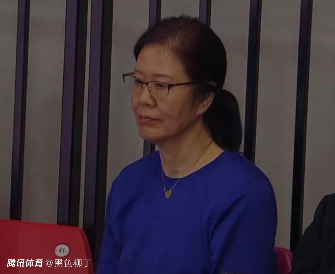 第92分钟，卢卡库持球反击被拉拽犯规，裁判出示黄牌警告埃尔里奇。